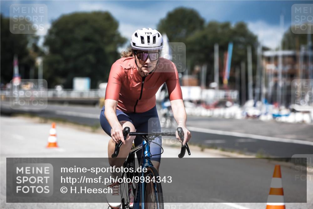 16.08.2026 - KN Förde Triathlon 2026 H.Heesch http://msf.ph/oto/9984343 16.08.2026 12:58:19 Radfahren 524, 551, 590, 594, 597, 607, 709, 743 meine-sportfotos.de
