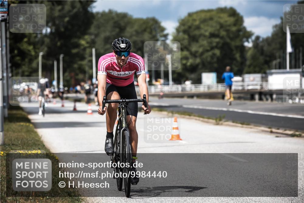 16.08.2026 - KN Förde Triathlon 2026 H.Heesch http://msf.ph/oto/9984440 16.08.2026 12:58:45 Radfahren 595, 713 meine-sportfotos.de