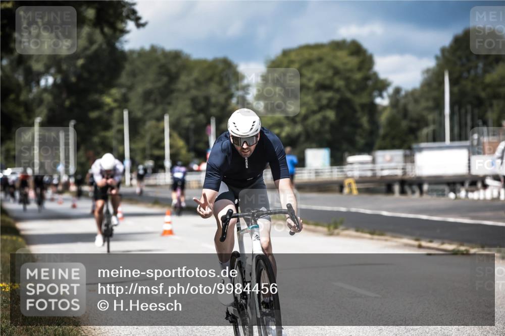 16.08.2026 - KN Förde Triathlon 2026 H.Heesch http://msf.ph/oto/9984456 16.08.2026 12:58:50 Radfahren 521, 595, 715 meine-sportfotos.de