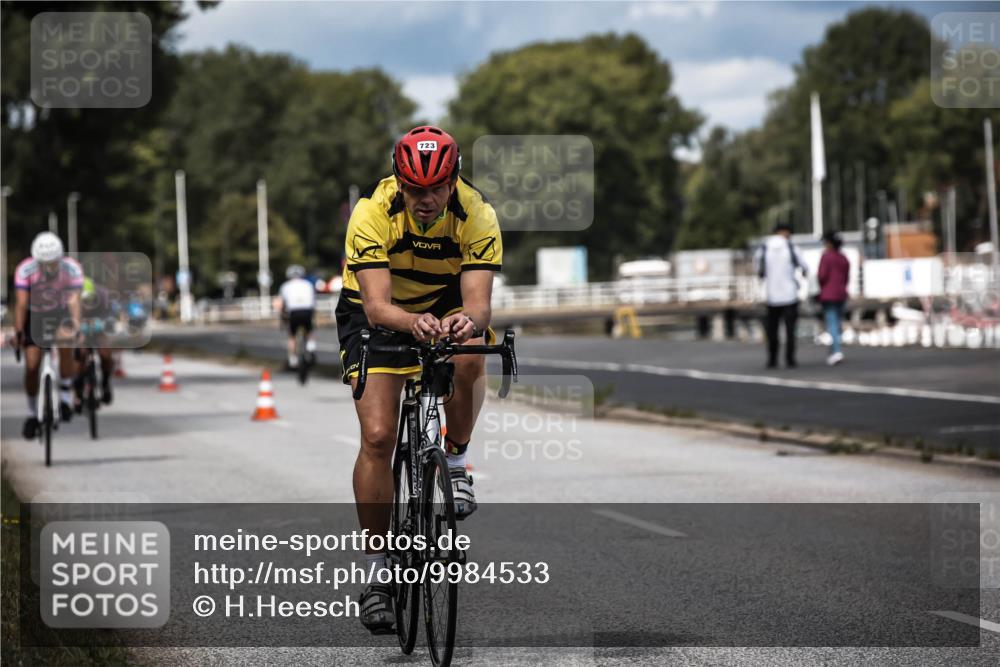 16.08.2026 - KN Förde Triathlon 2026 H.Heesch http://msf.ph/oto/9984533 16.08.2026 12:59:08 Radfahren 501, 718, 723, 731, 745 meine-sportfotos.de