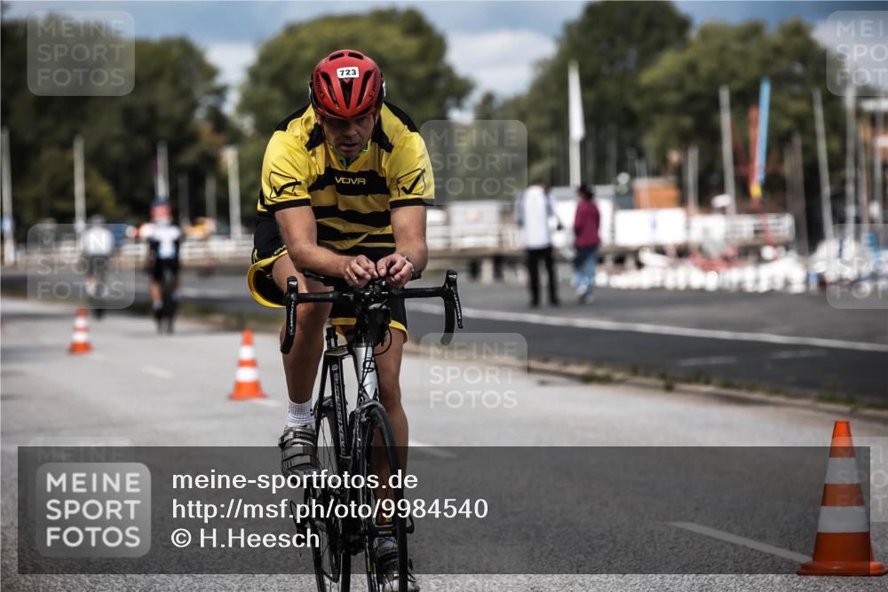 16.08.2026 - KN Förde Triathlon 2026 H.Heesch http://msf.ph/oto/9984540 16.08.2026 12:59:08 Radfahren 501, 718, 723, 731, 745 meine-sportfotos.de