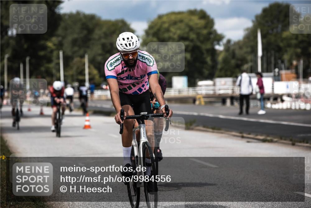 16.08.2026 - KN Förde Triathlon 2026 H.Heesch http://msf.ph/oto/9984556 16.08.2026 12:59:10 Radfahren 501, 530, 718, 723, 731, 745 meine-sportfotos.de