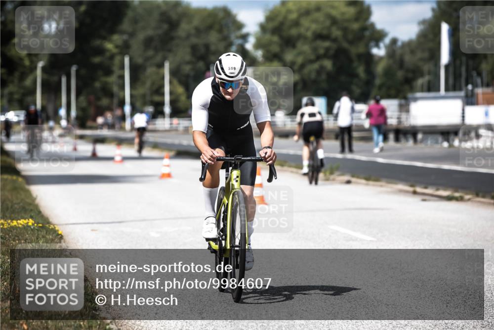 16.08.2026 - KN Förde Triathlon 2026 H.Heesch http://msf.ph/oto/9984607 16.08.2026 12:59:27 Radfahren 519, 541, 710 meine-sportfotos.de