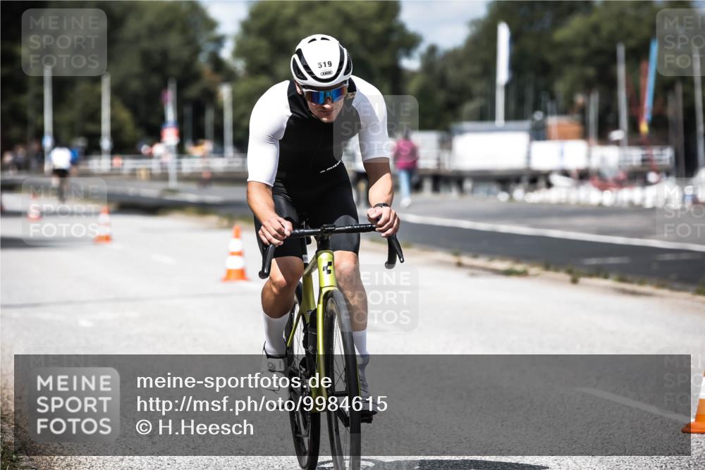 16.08.2026 - KN Förde Triathlon 2026 H.Heesch http://msf.ph/oto/9984615 16.08.2026 12:59:27 Radfahren 519, 541, 710 meine-sportfotos.de