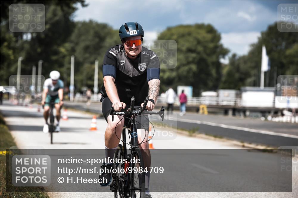 16.08.2026 - KN Förde Triathlon 2026 H.Heesch http://msf.ph/oto/9984709 16.08.2026 12:59:53 Radfahren 510, 553, 581, 599, 603, 605 meine-sportfotos.de