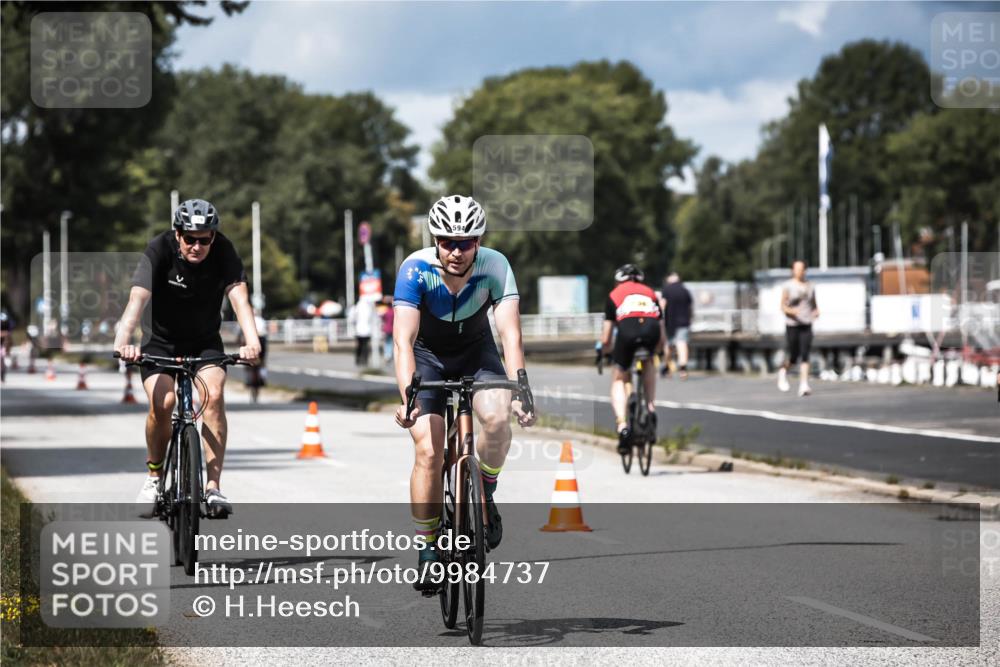 16.08.2026 - KN Förde Triathlon 2026 H.Heesch http://msf.ph/oto/9984737 16.08.2026 13:00:37 Radfahren 505, 557, 589, 594, 722, 729, 743, 746 meine-sportfotos.de
