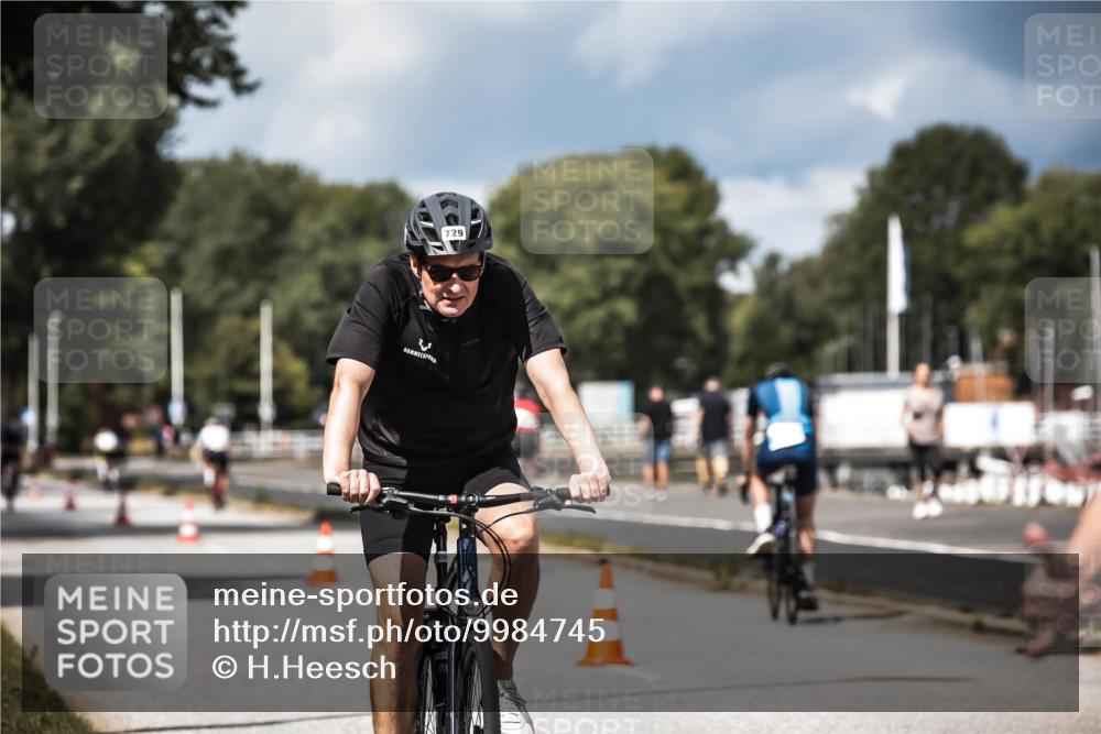 16.08.2026 - KN Förde Triathlon 2026 H.Heesch http://msf.ph/oto/9984745 16.08.2026 13:00:38 Radfahren 505, 557, 594, 707, 729, 746 meine-sportfotos.de