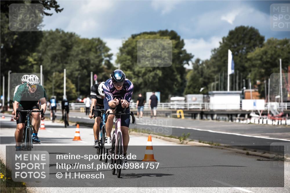 16.08.2026 - KN Förde Triathlon 2026 H.Heesch http://msf.ph/oto/9984757 16.08.2026 13:00:46 Radfahren 531, 533, 538, 552, 588, 590, 597, 607, 707, 734, 747 meine-sportfotos.de