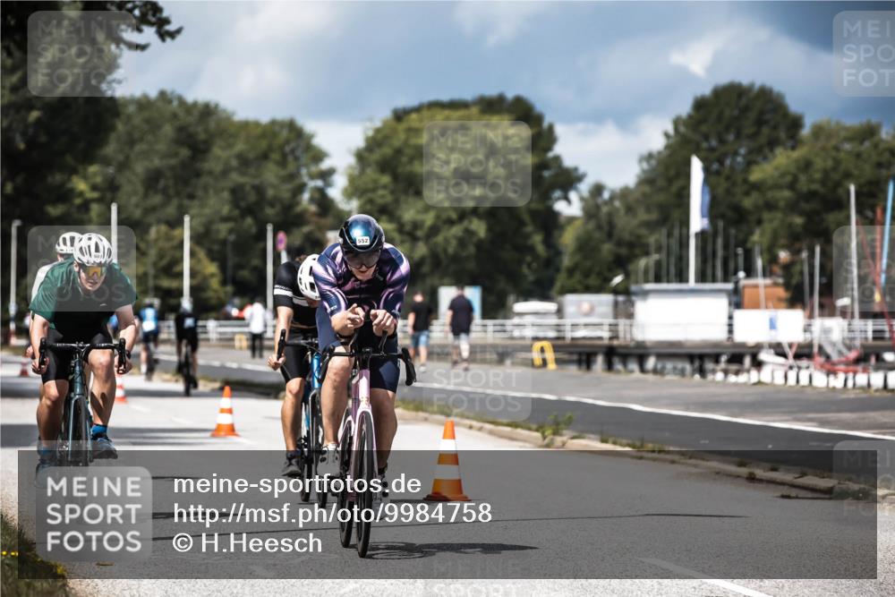 16.08.2026 - KN Förde Triathlon 2026 H.Heesch http://msf.ph/oto/9984758 16.08.2026 13:00:46 Radfahren 531, 533, 538, 552, 588, 590, 597, 607, 707, 734, 747 meine-sportfotos.de