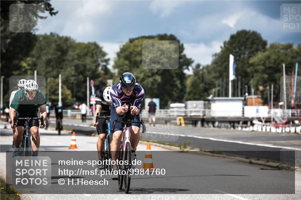 16.08.2026 - KN Förde Triathlon 2026 H.Heesch http://msf.ph/oto/9984760 16.08.2026 13:00:46 Radfahren 531, 533, 538, 552, 588, 590, 597, 607, 707, 734, 747 meine-sportfotos.de