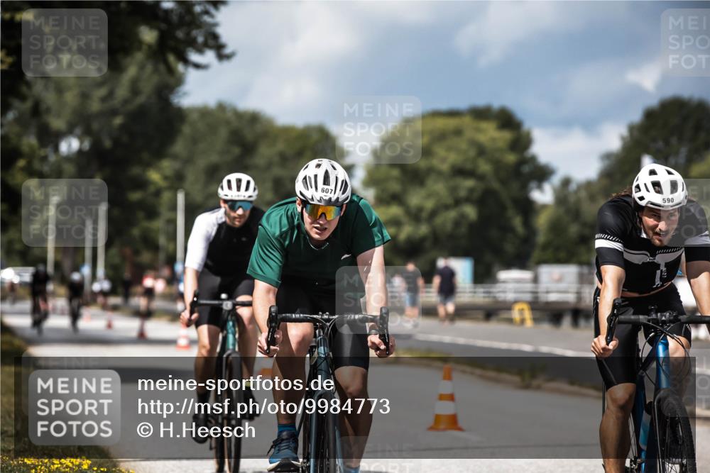 16.08.2026 - KN Förde Triathlon 2026 H.Heesch http://msf.ph/oto/9984773 16.08.2026 13:00:47 Radfahren 531, 533, 538, 552, 588, 590, 597, 607, 734, 747 meine-sportfotos.de