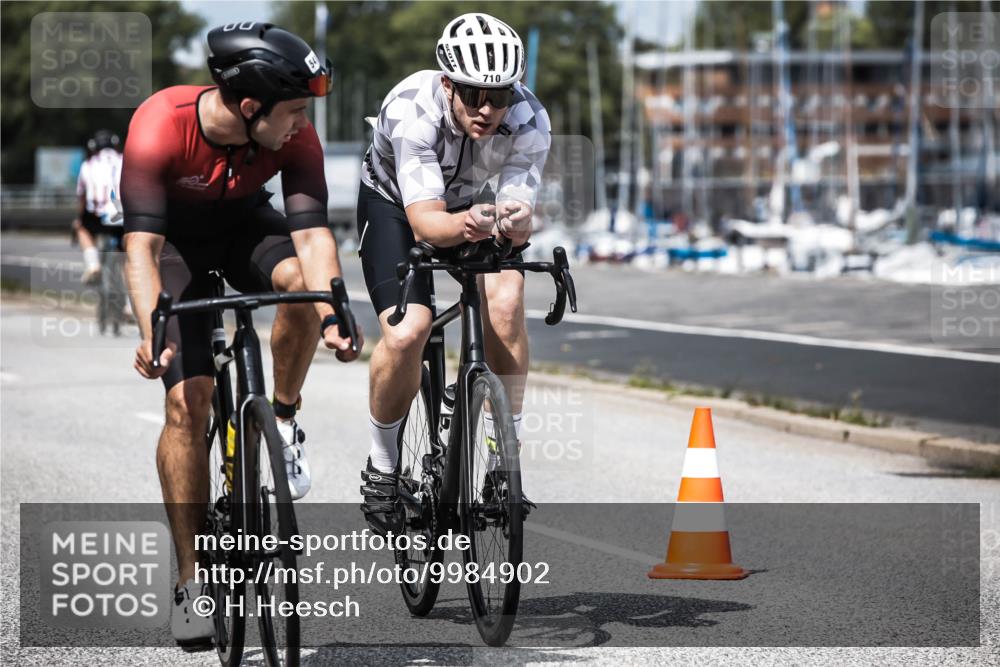 16.08.2026 - KN Förde Triathlon 2026 H.Heesch http://msf.ph/oto/9984902 16.08.2026 13:01:38 Radfahren 541, 575, 606, 703, 710 meine-sportfotos.de