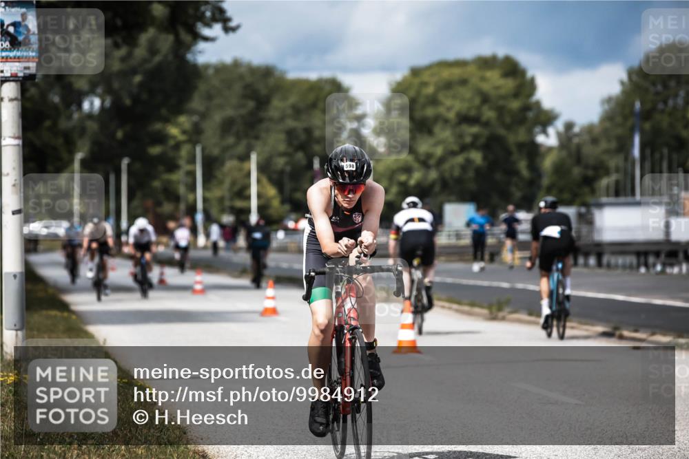 16.08.2026 - KN Förde Triathlon 2026 H.Heesch http://msf.ph/oto/9984912 16.08.2026 13:01:50 Radfahren 532, 598, 719, 733, 738 meine-sportfotos.de