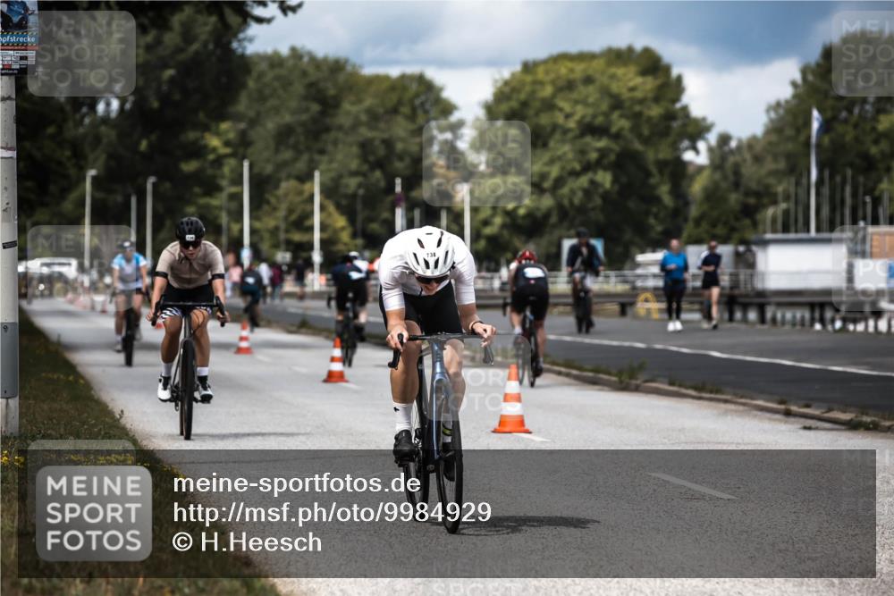 16.08.2026 - KN Förde Triathlon 2026 H.Heesch http://msf.ph/oto/9984929 16.08.2026 13:01:54 Radfahren 532, 598, 719, 730, 738 meine-sportfotos.de