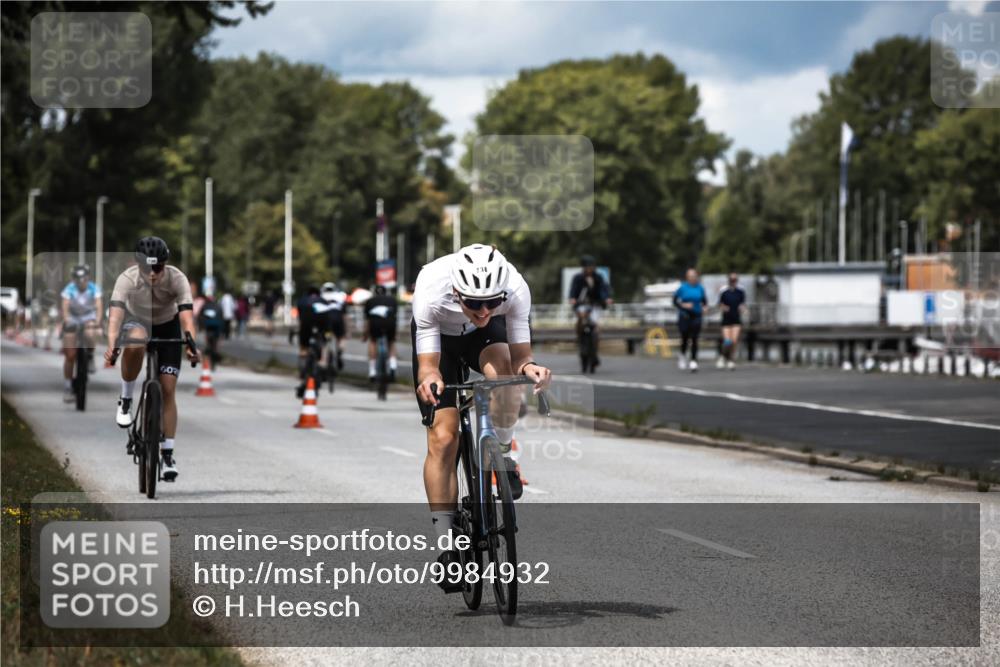16.08.2026 - KN Förde Triathlon 2026 H.Heesch http://msf.ph/oto/9984932 16.08.2026 13:01:54 Radfahren 532, 598, 719, 730, 738 meine-sportfotos.de
