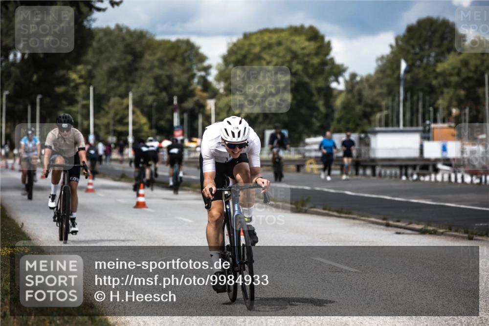 16.08.2026 - KN Förde Triathlon 2026 H.Heesch http://msf.ph/oto/9984933 16.08.2026 13:01:54 Radfahren 532, 598, 719, 730, 738 meine-sportfotos.de