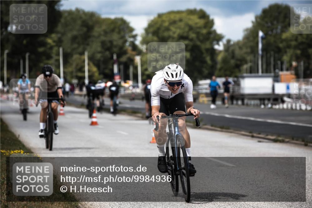 16.08.2026 - KN Förde Triathlon 2026 H.Heesch http://msf.ph/oto/9984936 16.08.2026 13:01:55 Radfahren 532, 719, 730, 738 meine-sportfotos.de