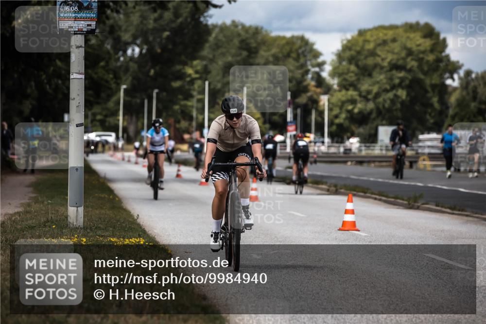 16.08.2026 - KN Förde Triathlon 2026 H.Heesch http://msf.ph/oto/9984940 16.08.2026 13:01:55 Radfahren 532, 719, 730, 738 meine-sportfotos.de