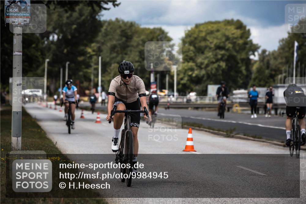 16.08.2026 - KN Förde Triathlon 2026 H.Heesch http://msf.ph/oto/9984945 16.08.2026 13:01:56 Radfahren 532, 719, 730, 731, 738 meine-sportfotos.de