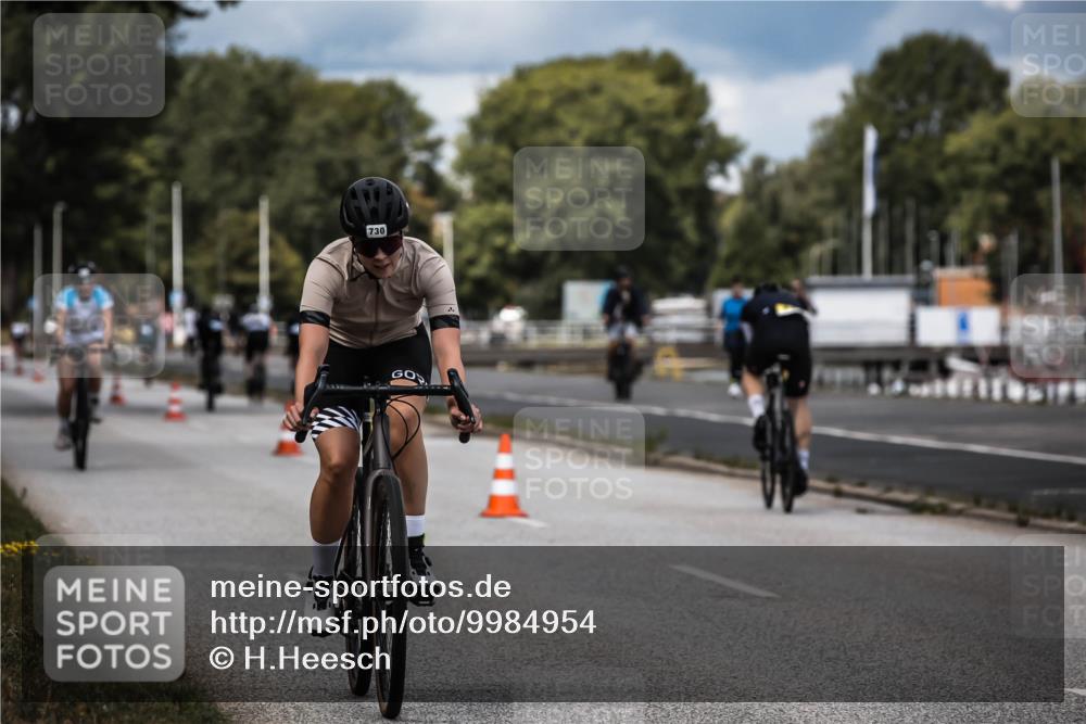 16.08.2026 - KN Förde Triathlon 2026 H.Heesch http://msf.ph/oto/9984954 16.08.2026 13:01:56 Radfahren 532, 719, 730, 731, 738 meine-sportfotos.de
