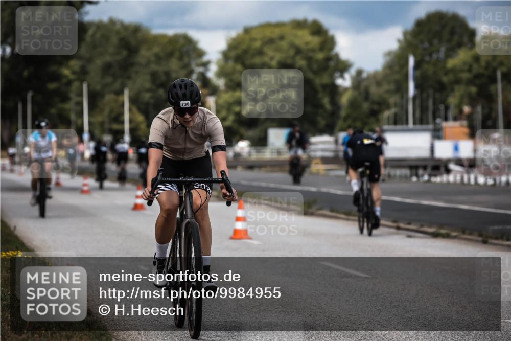 16.08.2026 - KN Förde Triathlon 2026 H.Heesch http://msf.ph/oto/9984955 16.08.2026 13:01:56 Radfahren 532, 719, 730, 731, 738 meine-sportfotos.de