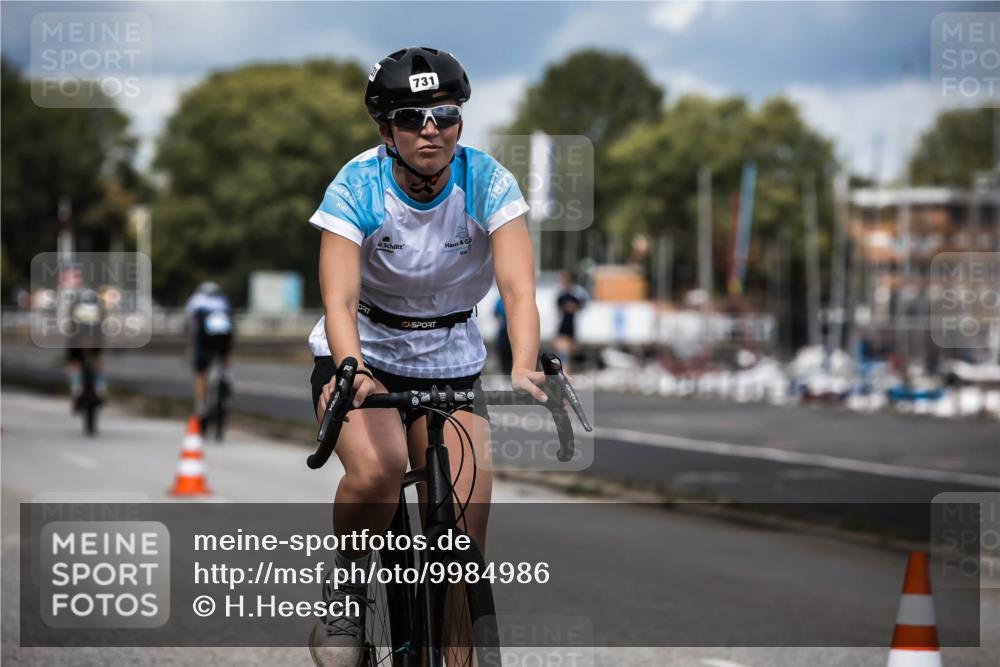 16.08.2026 - KN Förde Triathlon 2026 H.Heesch http://msf.ph/oto/9984986 16.08.2026 13:02:01 Radfahren 717, 731 meine-sportfotos.de