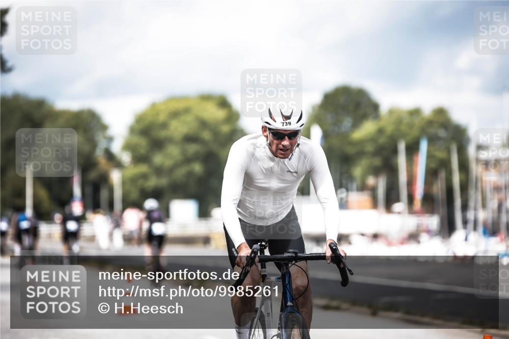 16.08.2026 - KN Förde Triathlon 2026 H.Heesch http://msf.ph/oto/9985261 16.08.2026 13:03:47 Radfahren 561, 580, 585, 726, 734, 739 meine-sportfotos.de