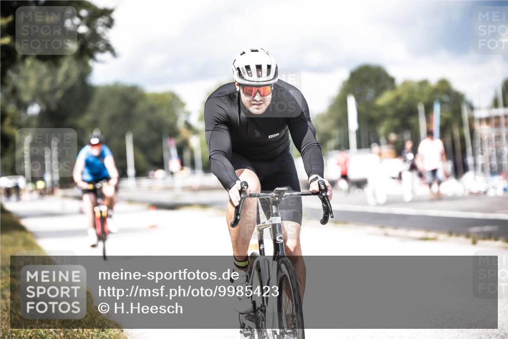 16.08.2026 - KN Förde Triathlon 2026 H.Heesch http://msf.ph/oto/9985423 16.08.2026 13:04:46 Radfahren 555, 705, 717 meine-sportfotos.de