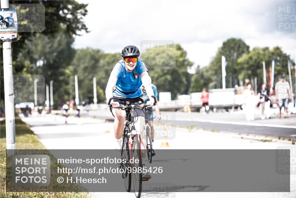 16.08.2026 - KN Förde Triathlon 2026 H.Heesch http://msf.ph/oto/9985426 16.08.2026 13:04:48 Radfahren 555, 705, 717 meine-sportfotos.de