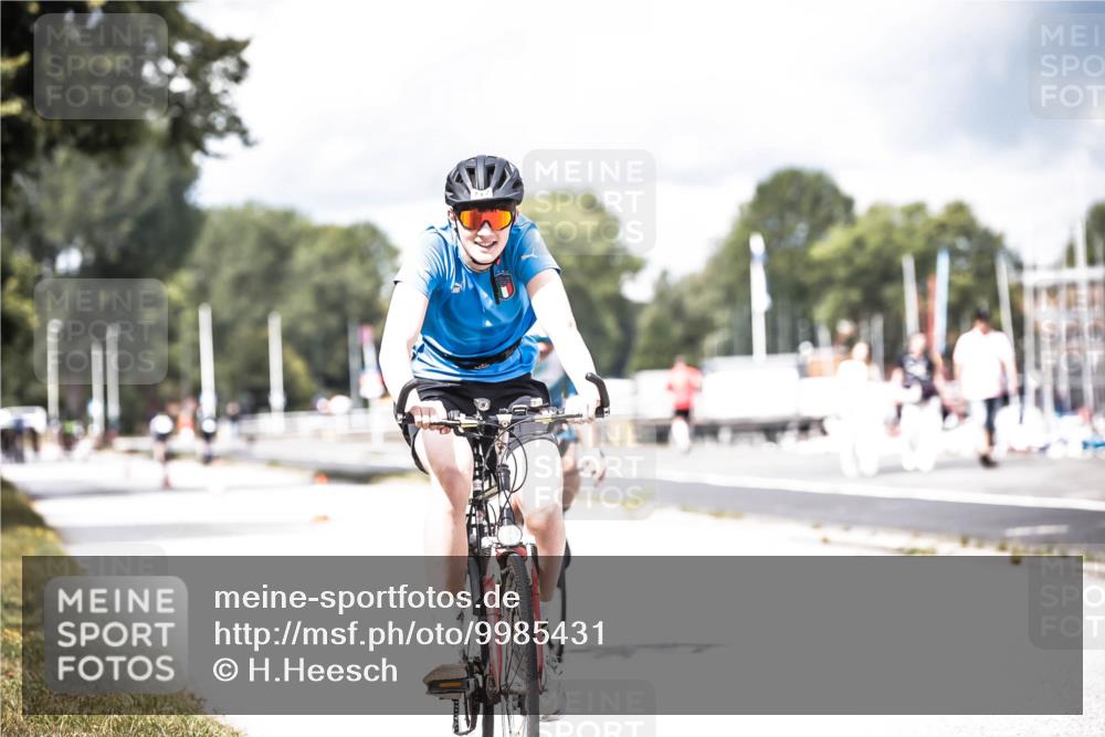 16.08.2026 - KN Förde Triathlon 2026 H.Heesch http://msf.ph/oto/9985431 16.08.2026 13:04:48 Radfahren 555, 705, 717 meine-sportfotos.de