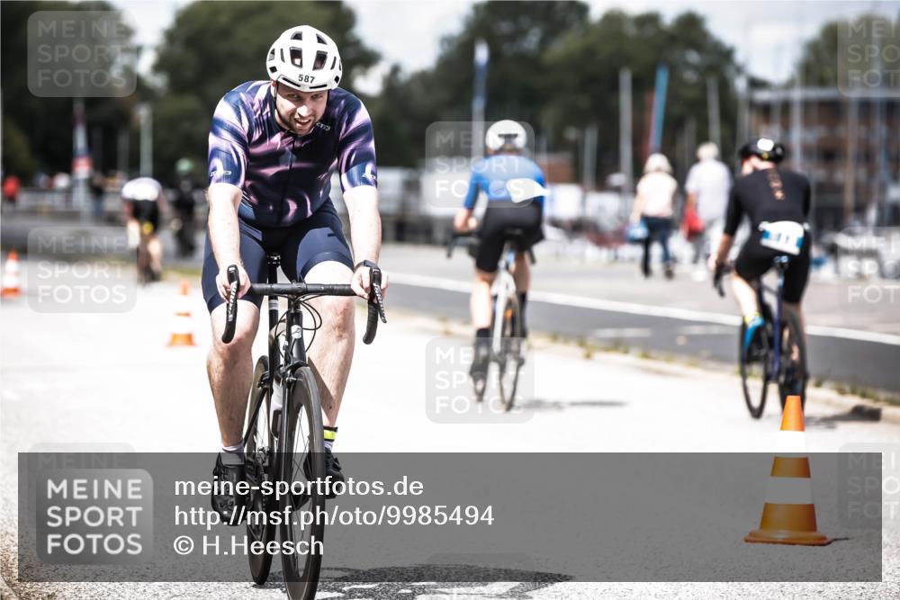16.08.2026 - KN Förde Triathlon 2026 H.Heesch http://msf.ph/oto/9985494 16.08.2026 13:05:23 Radfahren 511, 579, 587 meine-sportfotos.de