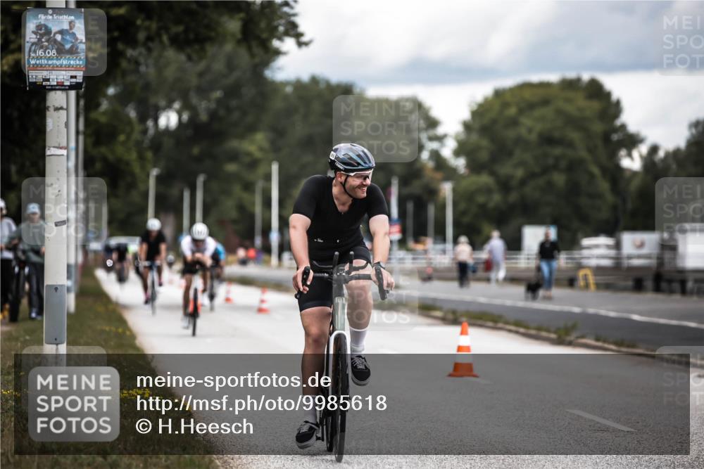 16.08.2026 - KN Förde Triathlon 2026 H.Heesch http://msf.ph/oto/9985618 16.08.2026 13:06:11 Radfahren 514, 535, 567, 585, 591, 715 meine-sportfotos.de