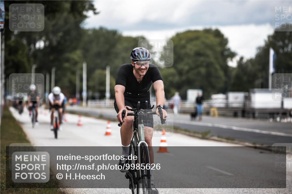 16.08.2026 - KN Förde Triathlon 2026 H.Heesch http://msf.ph/oto/9985626 16.08.2026 13:06:11 Radfahren 514, 535, 567, 585, 591, 715 meine-sportfotos.de