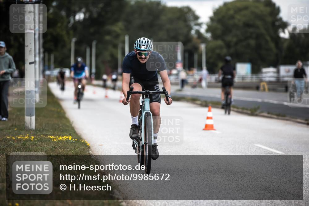 16.08.2026 - KN Förde Triathlon 2026 H.Heesch http://msf.ph/oto/9985672 16.08.2026 13:06:25 Radfahren 515, 527, 561, 580, 600, 709, 713, 714, 721, 725 meine-sportfotos.de
