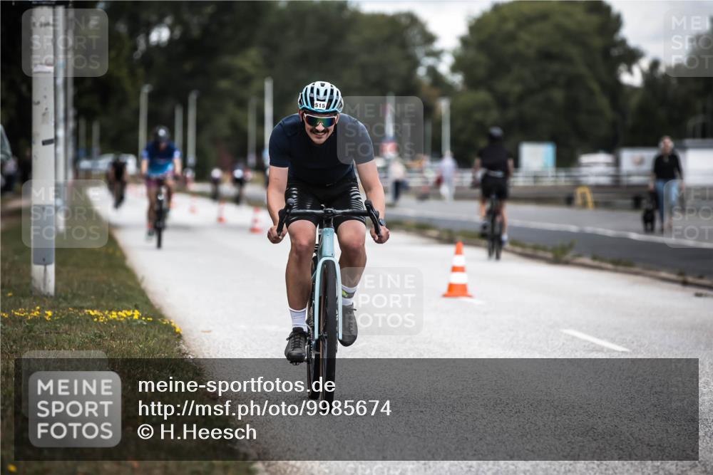 16.08.2026 - KN Förde Triathlon 2026 H.Heesch http://msf.ph/oto/9985674 16.08.2026 13:06:25 Radfahren 515, 527, 561, 580, 600, 709, 713, 714, 721, 725 meine-sportfotos.de