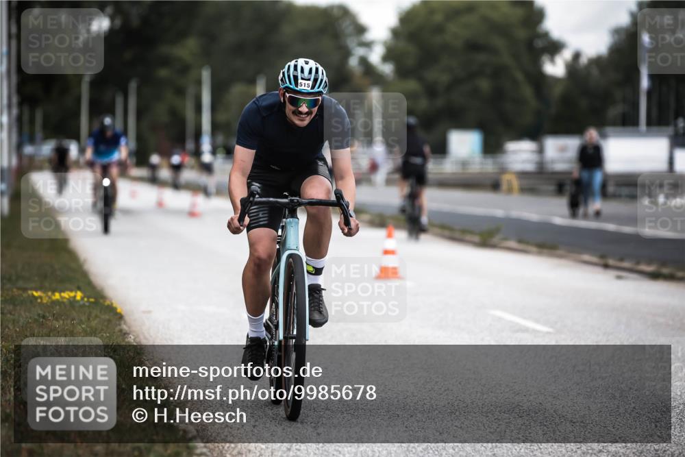 16.08.2026 - KN Förde Triathlon 2026 H.Heesch http://msf.ph/oto/9985678 16.08.2026 13:06:25 Radfahren 515, 527, 561, 580, 600, 709, 713, 714, 721, 725 meine-sportfotos.de