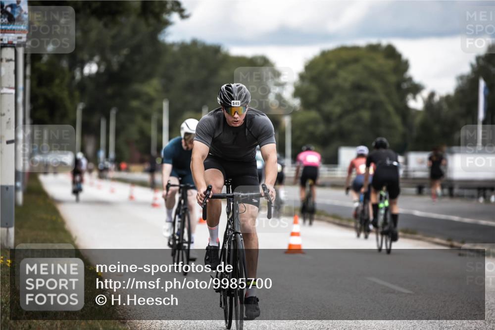 16.08.2026 - KN Förde Triathlon 2026 H.Heesch http://msf.ph/oto/9985700 16.08.2026 13:06:35 Radfahren 545, 571 meine-sportfotos.de