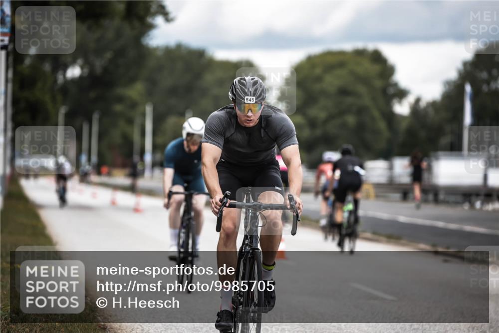 16.08.2026 - KN Förde Triathlon 2026 H.Heesch http://msf.ph/oto/9985705 16.08.2026 13:06:35 Radfahren 545, 571 meine-sportfotos.de