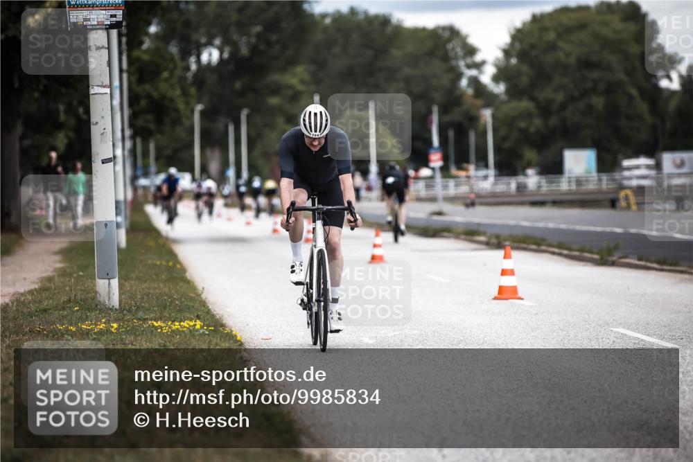 16.08.2026 - KN Förde Triathlon 2026 H.Heesch http://msf.ph/oto/9985834 16.08.2026 13:07:18 Radfahren 507, 724, 740 meine-sportfotos.de