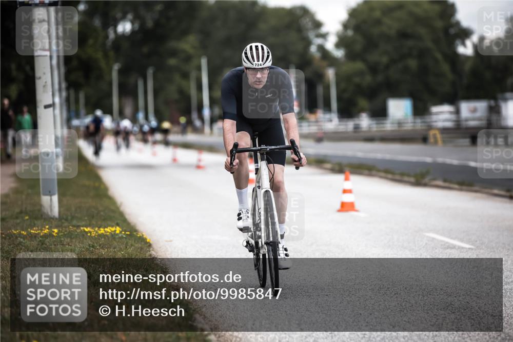 16.08.2026 - KN Förde Triathlon 2026 H.Heesch http://msf.ph/oto/9985847 16.08.2026 13:07:19 Radfahren 724, 740 meine-sportfotos.de