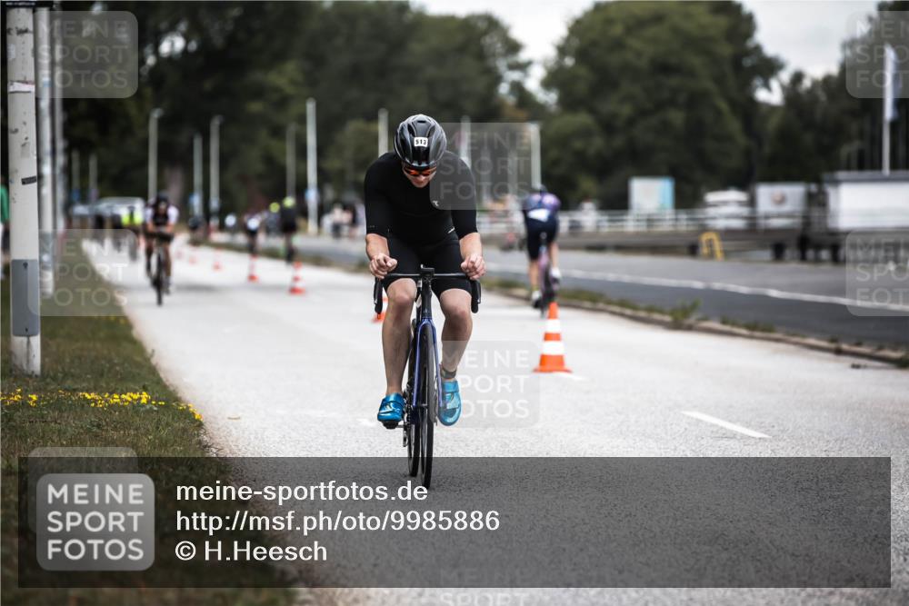 16.08.2026 - KN Förde Triathlon 2026 H.Heesch http://msf.ph/oto/9985886 16.08.2026 13:07:33 Radfahren 196, 513, 592 meine-sportfotos.de