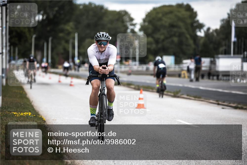 16.08.2026 - KN Förde Triathlon 2026 H.Heesch http://msf.ph/oto/9986002 16.08.2026 13:08:00 Radfahren 566, 738 meine-sportfotos.de