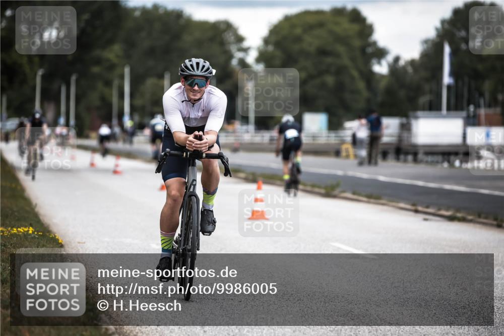 16.08.2026 - KN Förde Triathlon 2026 H.Heesch http://msf.ph/oto/9986005 16.08.2026 13:08:00 Radfahren 566, 738 meine-sportfotos.de