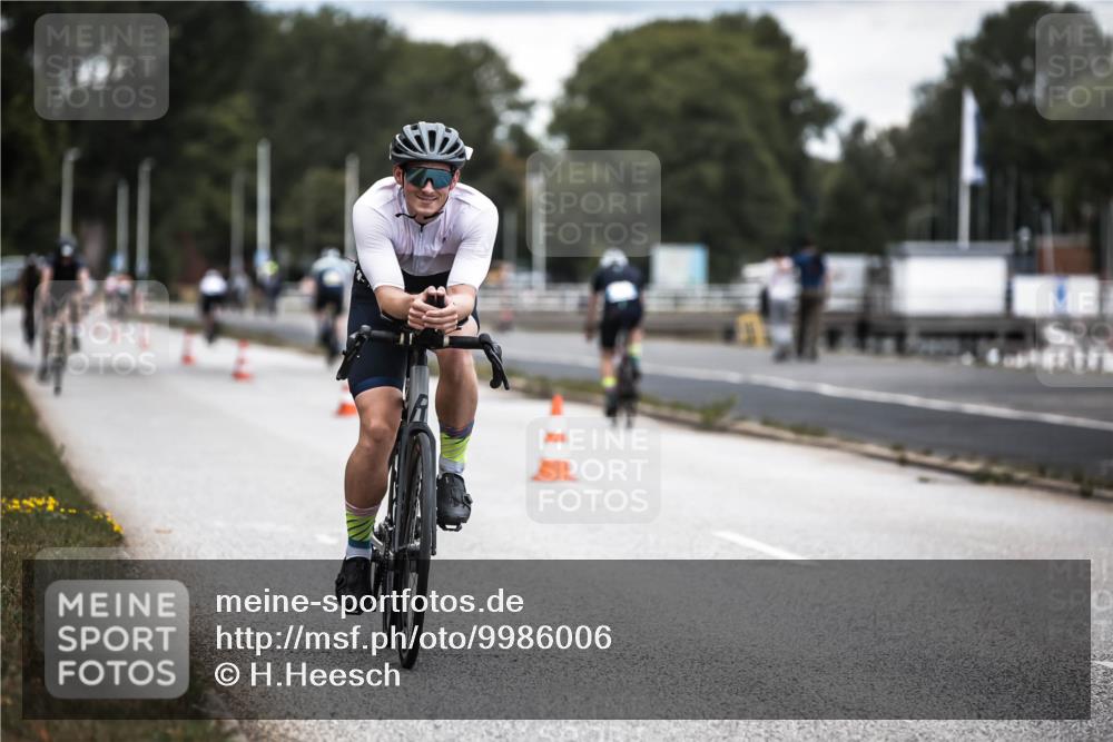 16.08.2026 - KN Förde Triathlon 2026 H.Heesch http://msf.ph/oto/9986006 16.08.2026 13:08:00 Radfahren 566, 738 meine-sportfotos.de