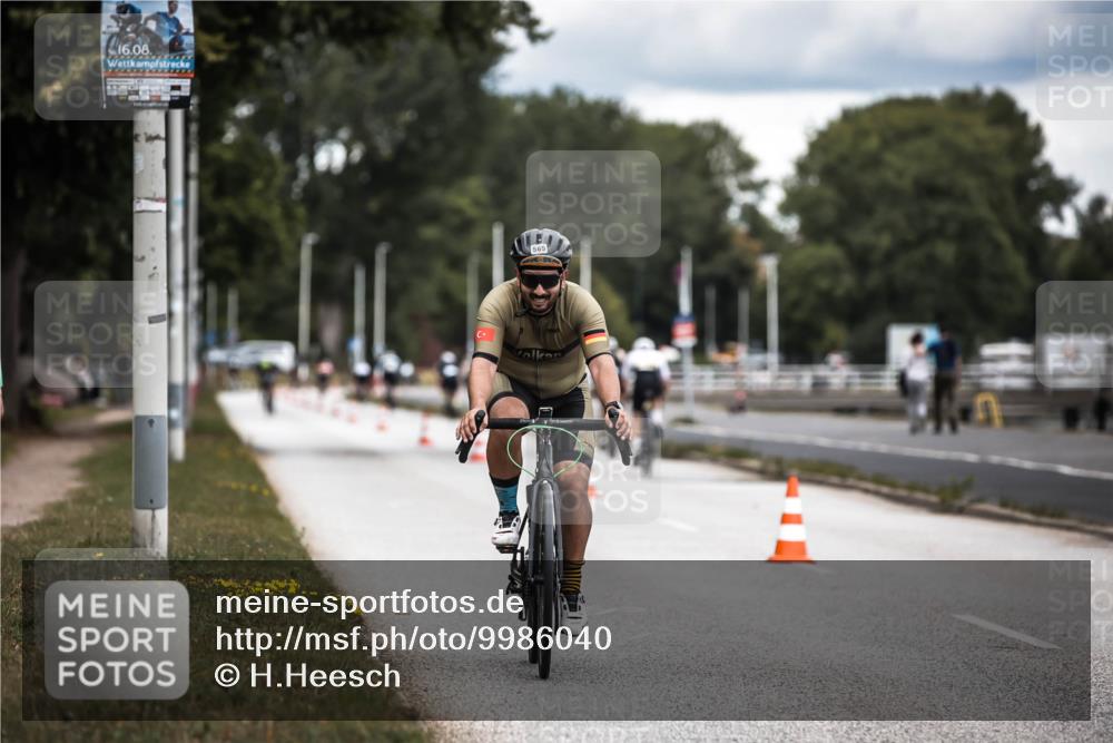 16.08.2026 - KN Förde Triathlon 2026 H.Heesch http://msf.ph/oto/9986040 16.08.2026 13:08:09 Radfahren 565, 579, 710, 732 meine-sportfotos.de