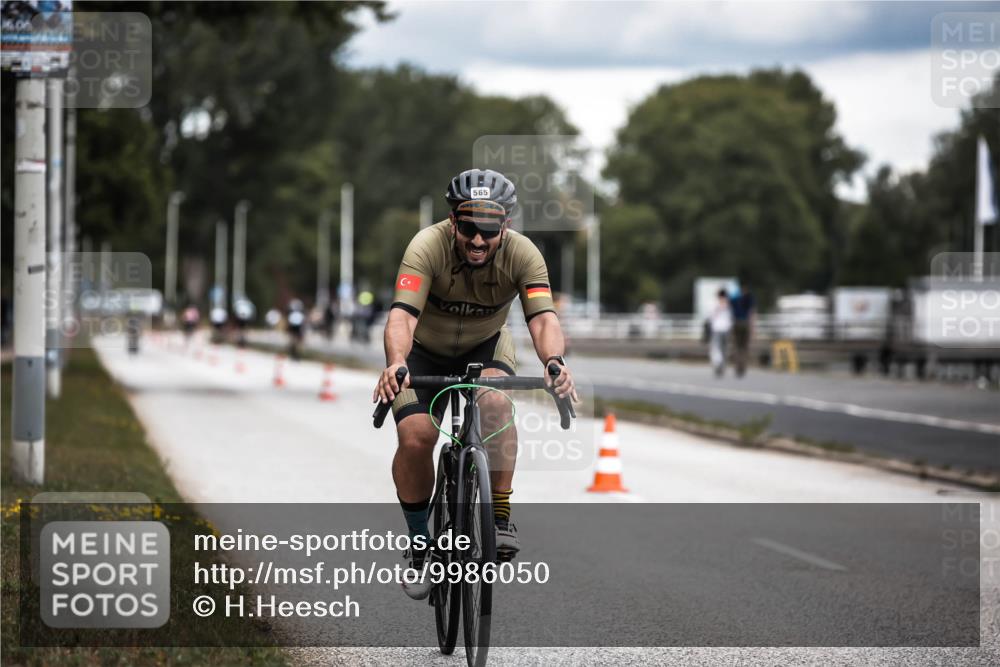 16.08.2026 - KN Förde Triathlon 2026 H.Heesch http://msf.ph/oto/9986050 16.08.2026 13:08:09 Radfahren 565, 579, 710, 732 meine-sportfotos.de