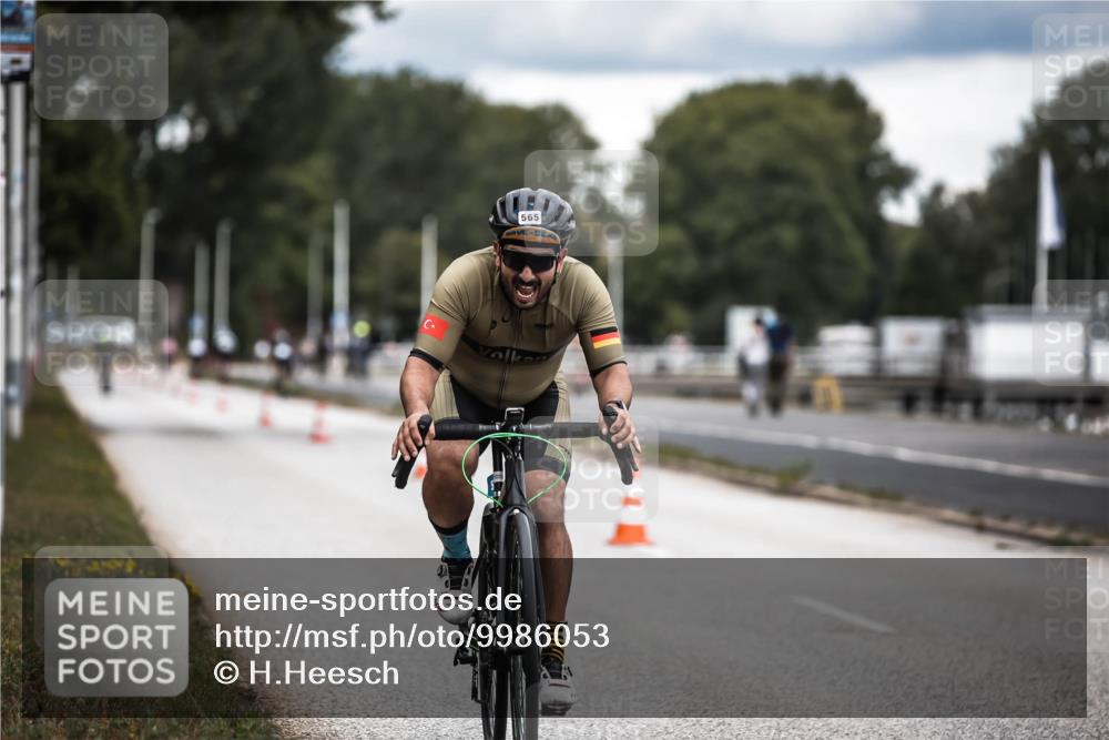 16.08.2026 - KN Förde Triathlon 2026 H.Heesch http://msf.ph/oto/9986053 16.08.2026 13:08:10 Radfahren 565, 710, 732 meine-sportfotos.de