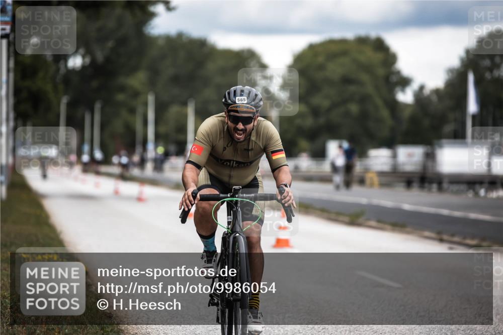 16.08.2026 - KN Förde Triathlon 2026 H.Heesch http://msf.ph/oto/9986054 16.08.2026 13:08:10 Radfahren 565, 710, 732 meine-sportfotos.de