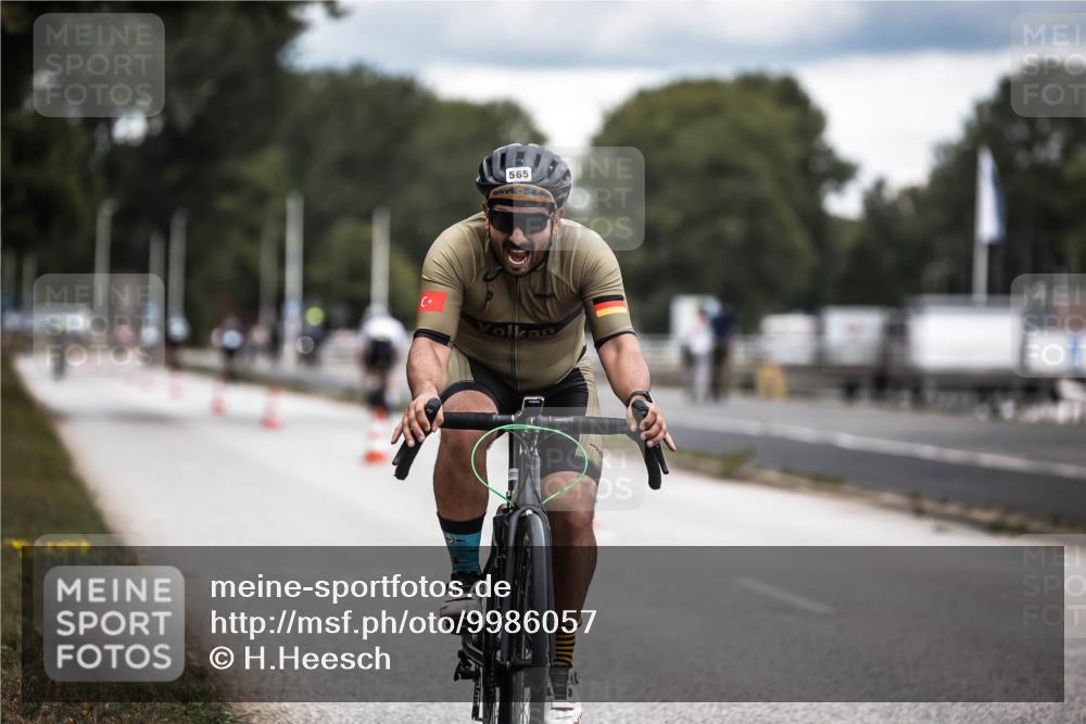 16.08.2026 - KN Förde Triathlon 2026 H.Heesch http://msf.ph/oto/9986057 16.08.2026 13:08:10 Radfahren 565, 710, 732 meine-sportfotos.de
