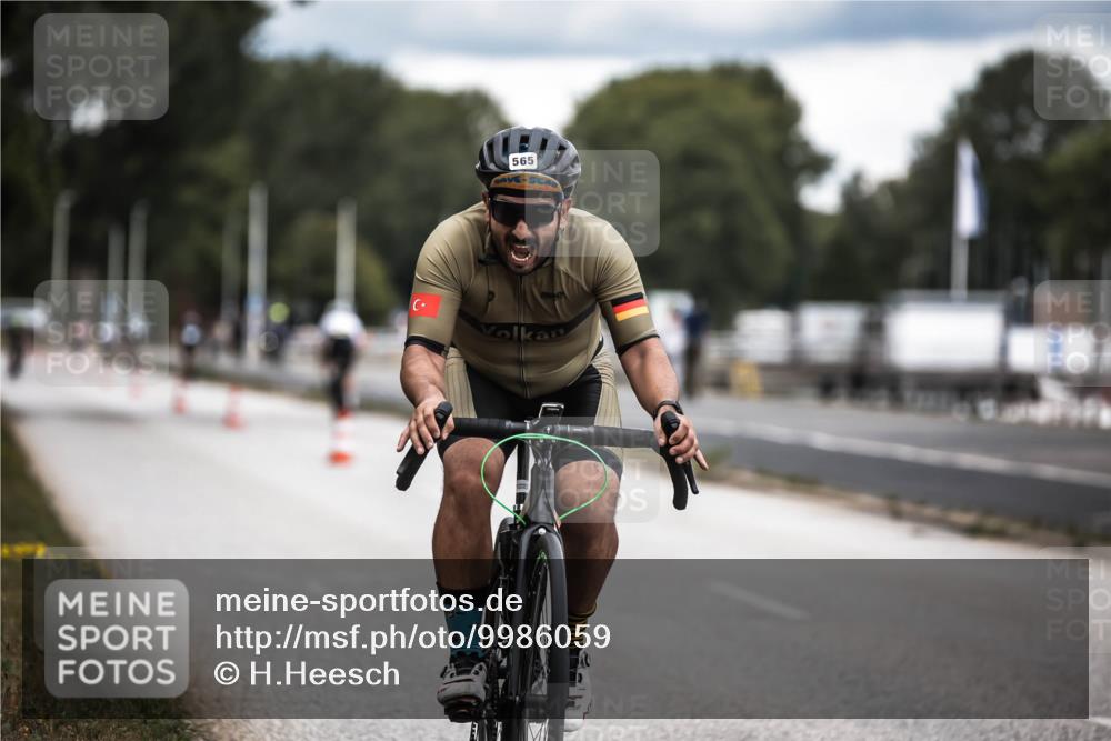 16.08.2026 - KN Förde Triathlon 2026 H.Heesch http://msf.ph/oto/9986059 16.08.2026 13:08:10 Radfahren 565, 710, 732 meine-sportfotos.de